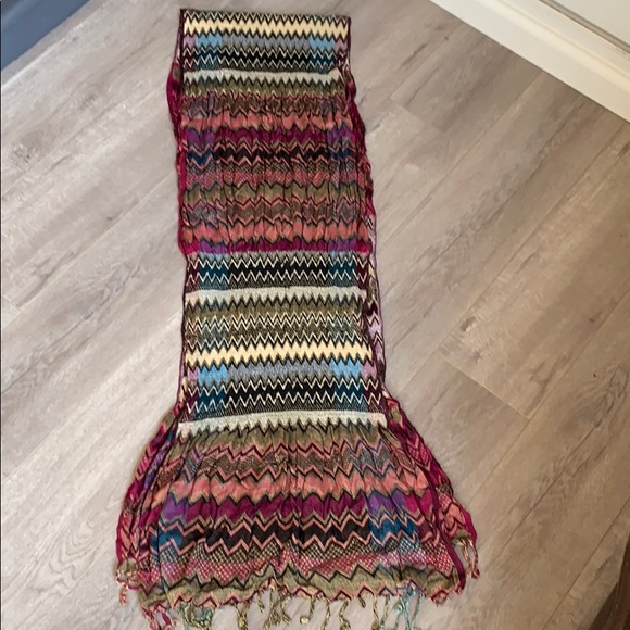 Multicolored zigzag pattern long scarf - Picture 5 of 5